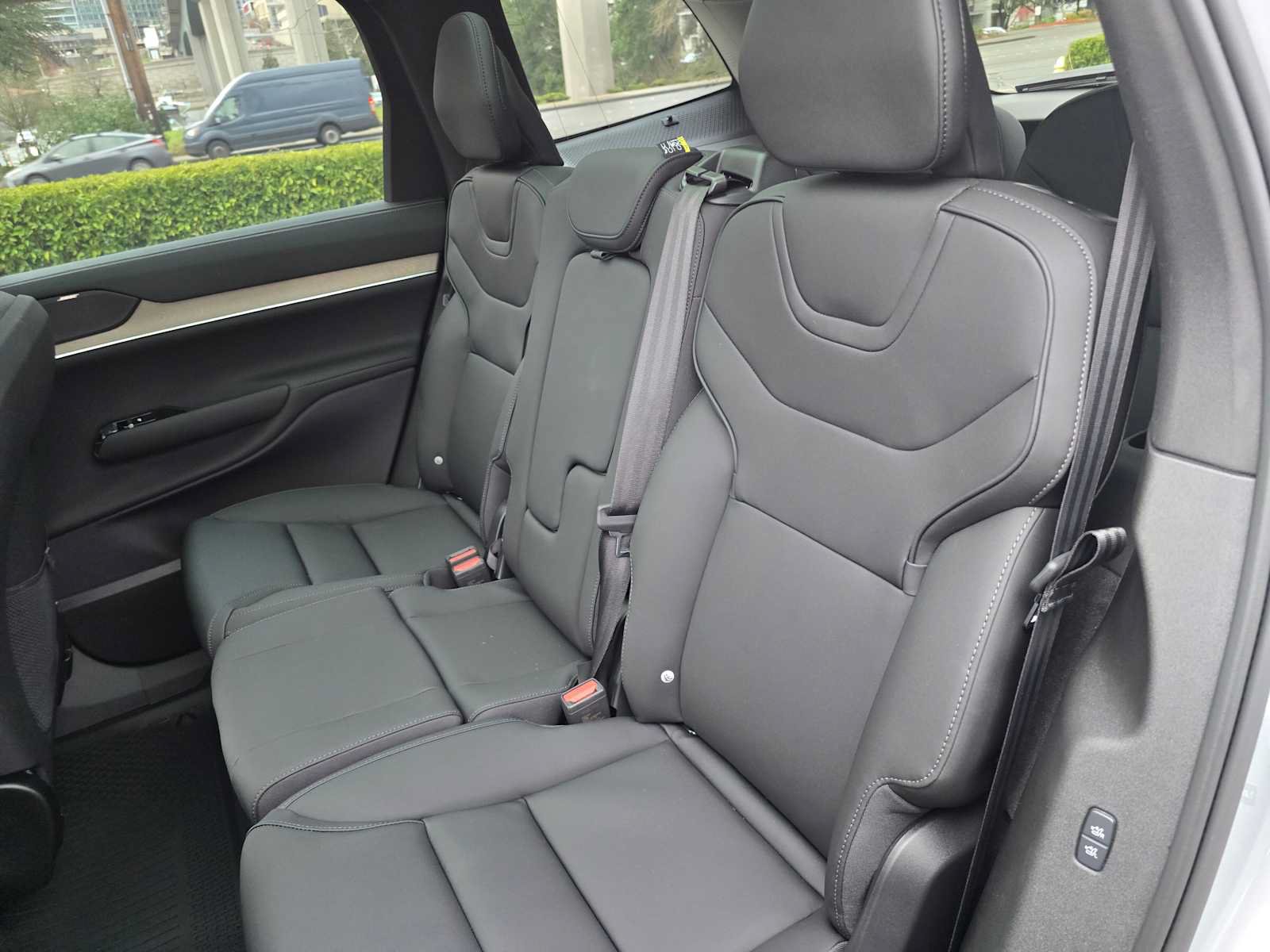 New 2025 Volvo EX90 Ultra w/ Protection Package Premier AWD/4WD image 16