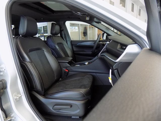 New 2024 Jeep Grand Cherokee L Altitude AWD/4WD image 22