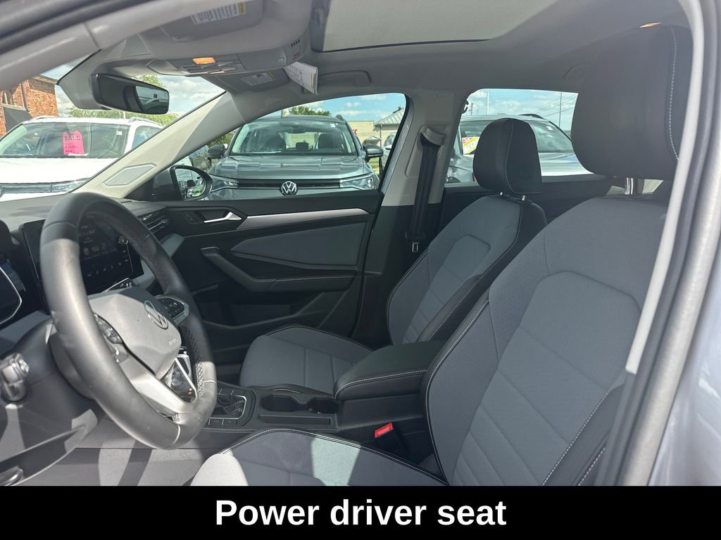 Used 2025 Volkswagen Jetta SE w/ Sunroof Package FWD image 12