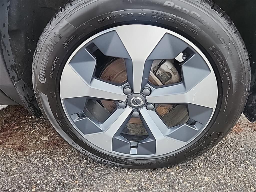 Certified 2023 Volvo XC40 B5 Plus w/ Driver Assist Package AWD/4WD image 10
