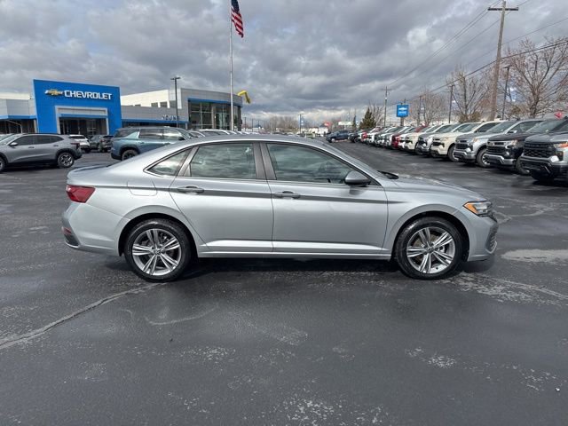 Used 2024 Volkswagen Jetta SE image 8