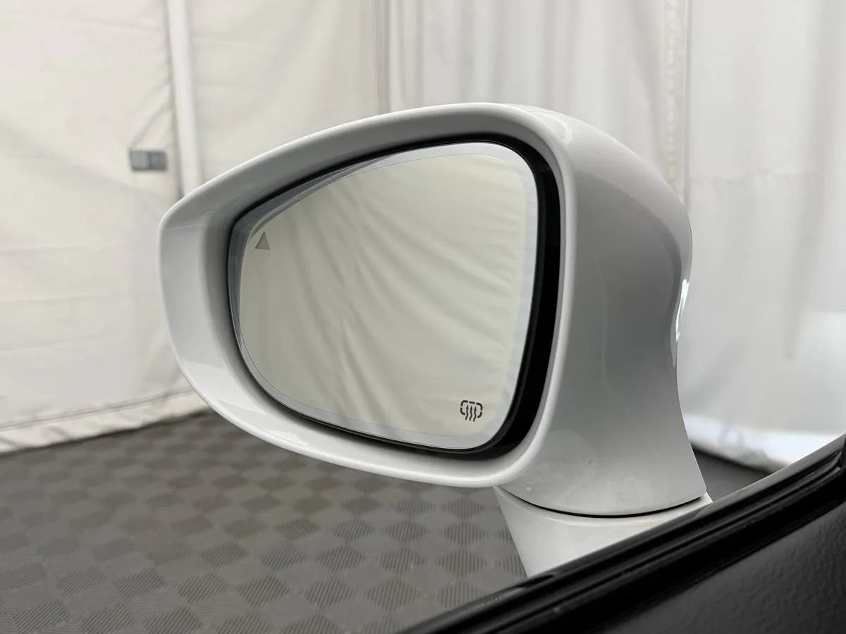Used 2021 Chrysler Pacifica Limited w/ Uconnect Theater Family Group FWD image 14