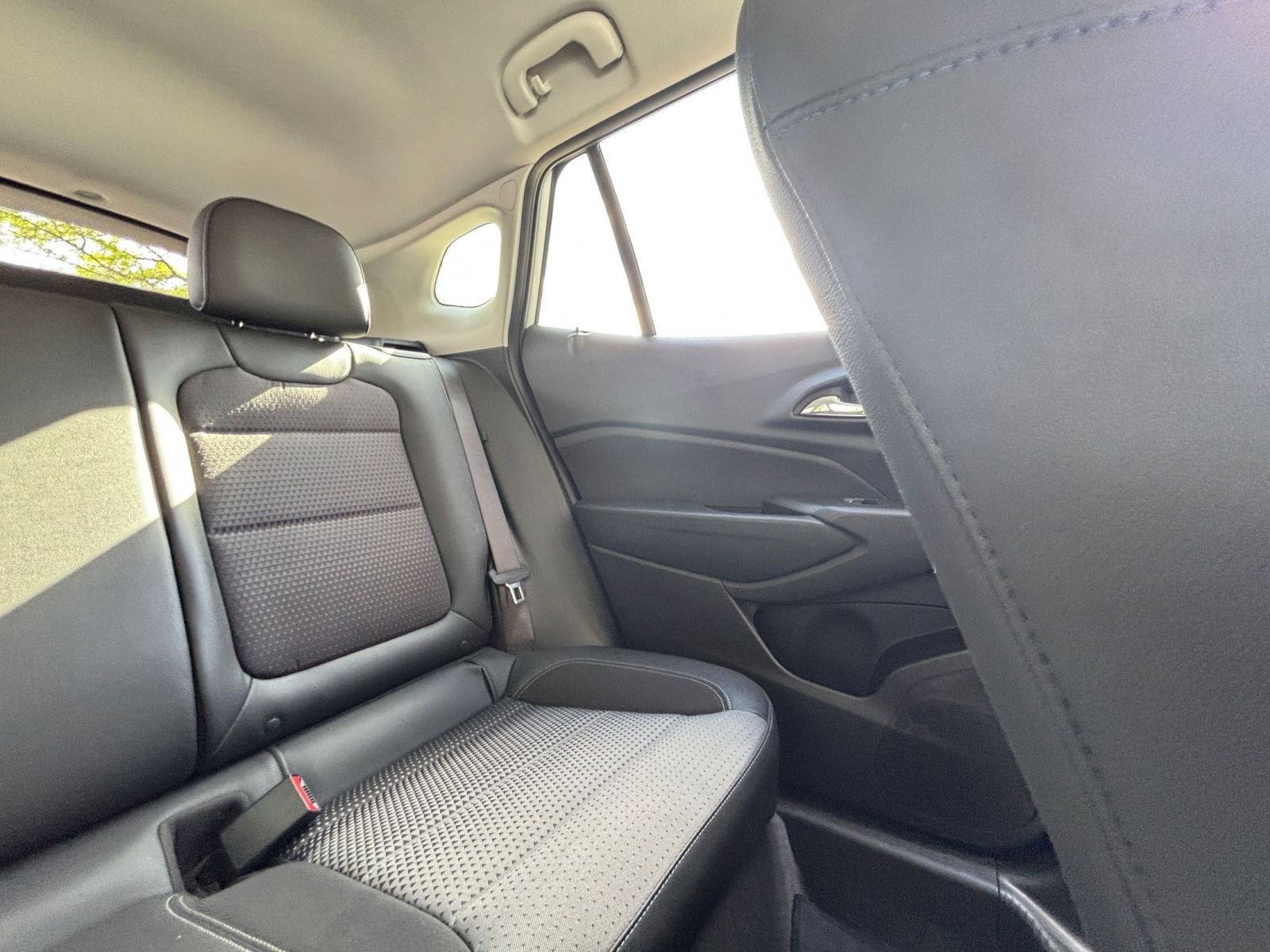 Used 2025 Chevrolet Trax LT image 38