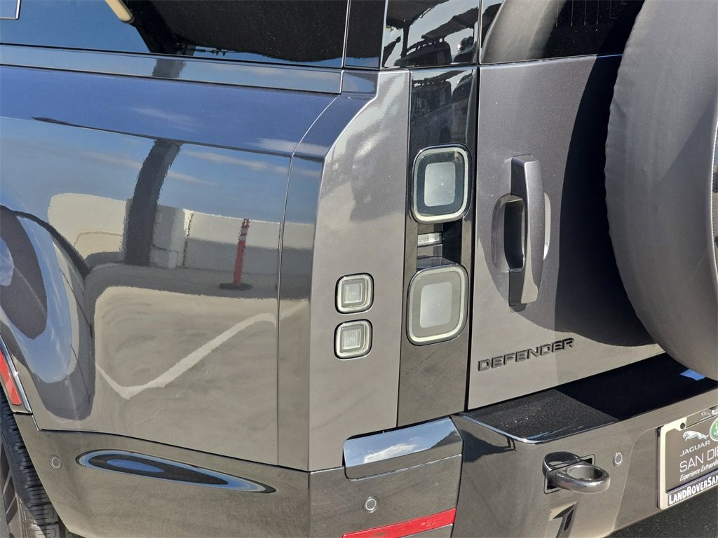 New 2026 Land Rover Defender 130 X-Dynamic SE image 36