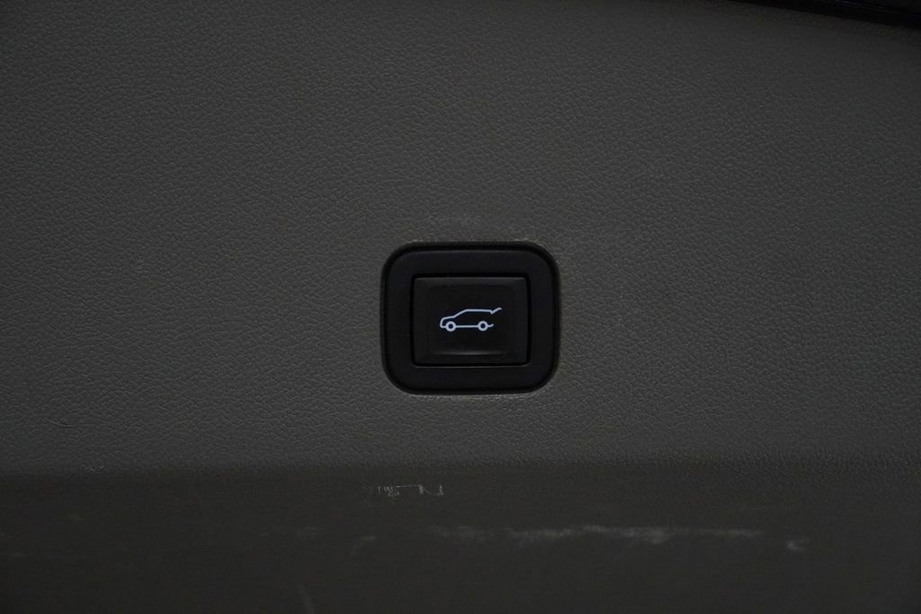Used 2023 Cadillac XT6 Premium Luxury image 11
