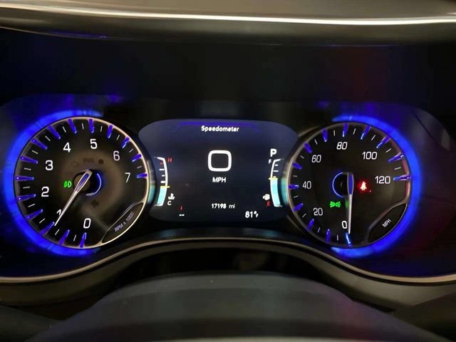 Used 2026 Chrysler Pacifica Limited FWD image 12