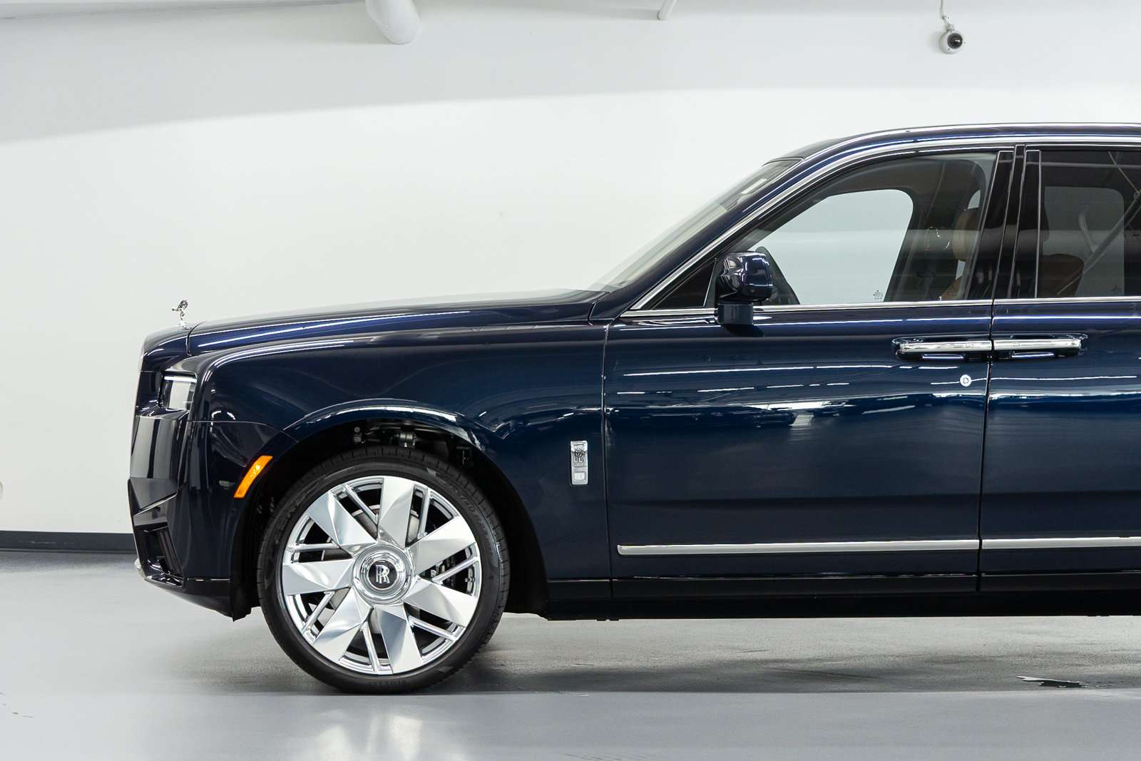 Certified 2025 Rolls-Royce Cullinan AWD/4WD image 16
