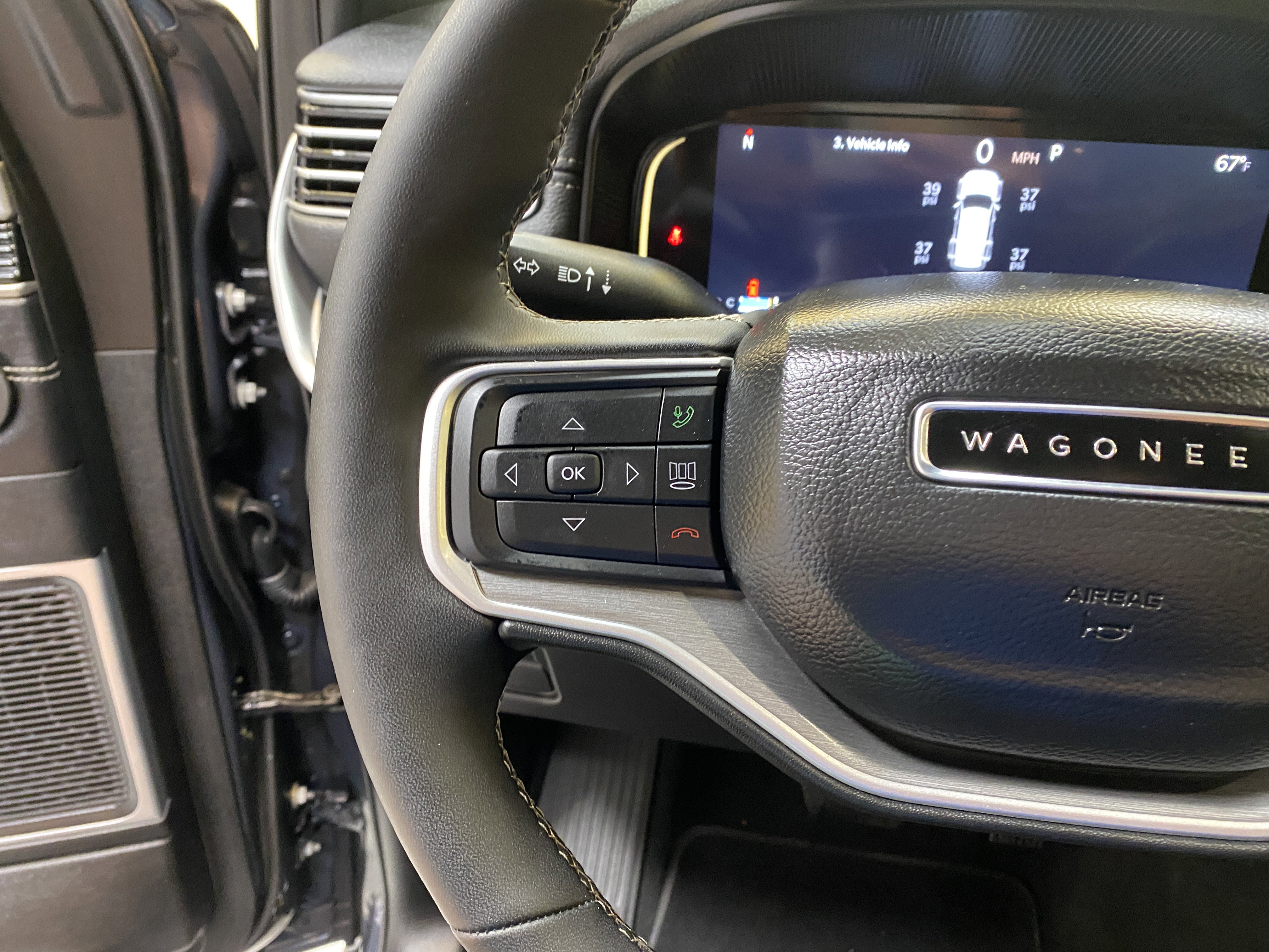 Used 2025 Jeep Wagoneer Series II w/ Premium Group I image 36