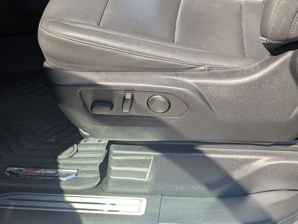 Used 2022 Chevrolet Silverado 1500 LTZ w/ LTZ Premium Package AWD/4WD image 18