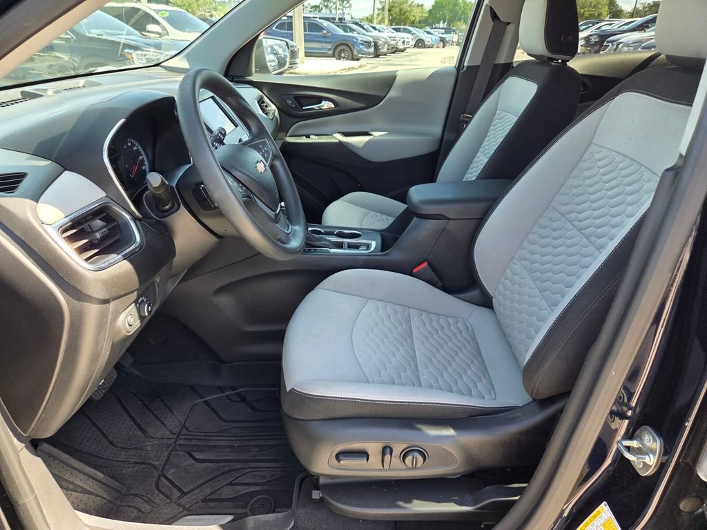 Used 2021 Chevrolet Equinox LS w/ LS Convenience Package FWD image 4