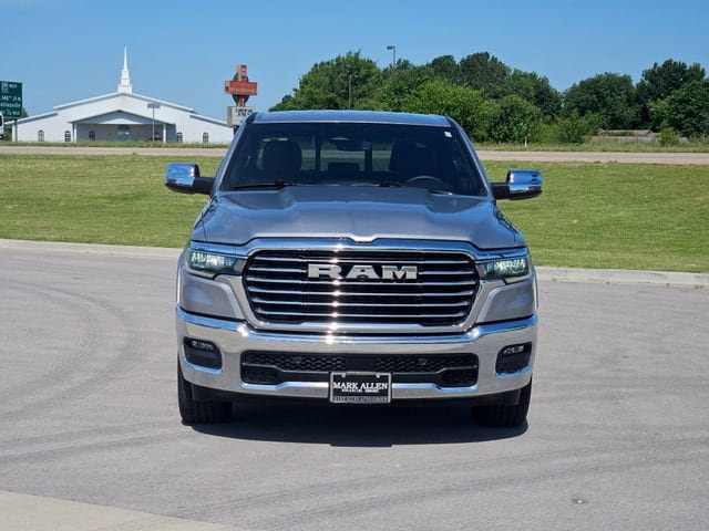 Used 2025 RAM 1500 Laramie AWD/4WD image 2