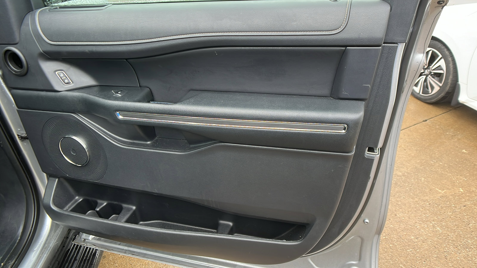 Used 2024 Ford Expedition Max XLT image 20