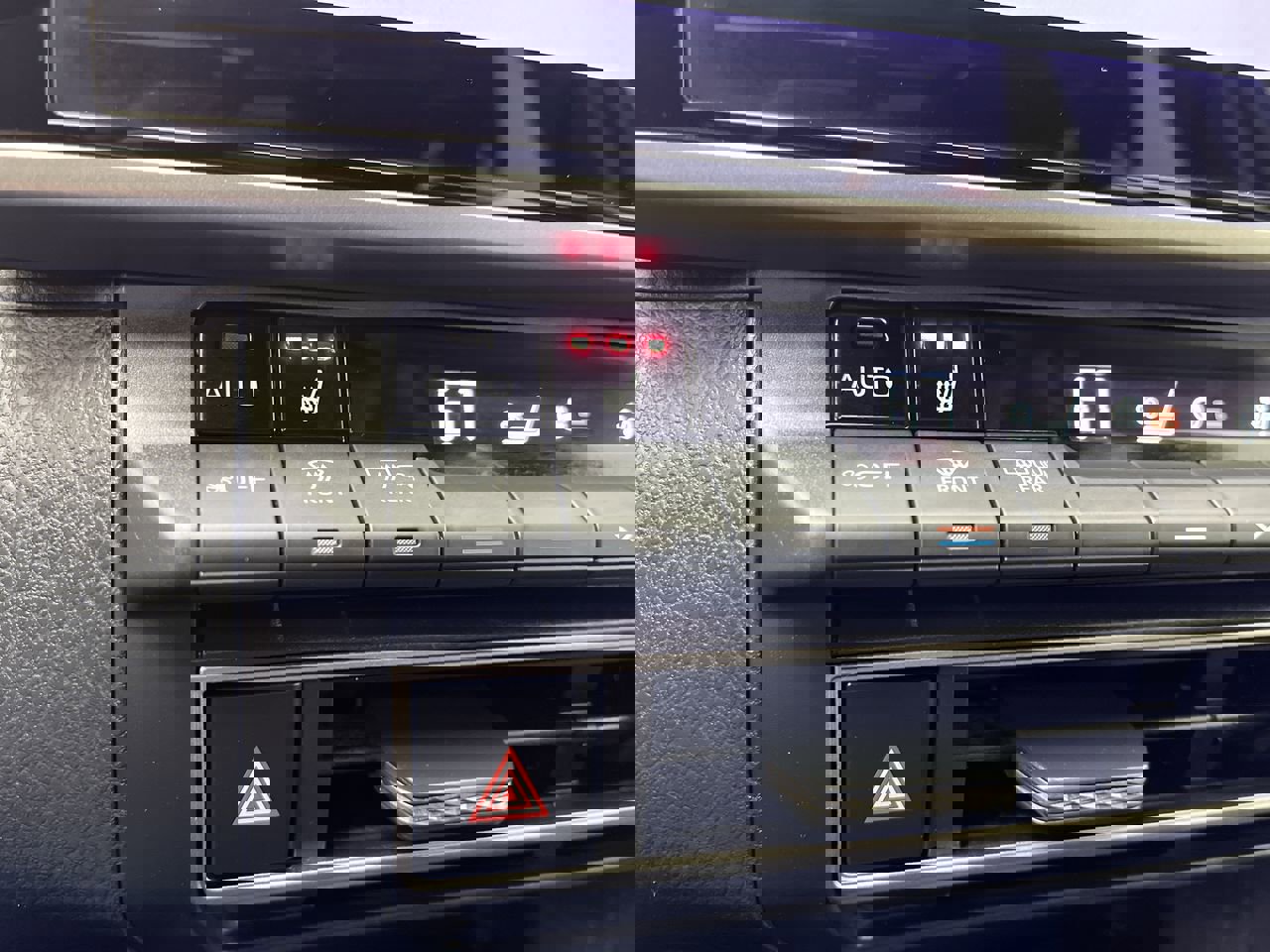 Used 2025 Toyota Camry XLE image 23