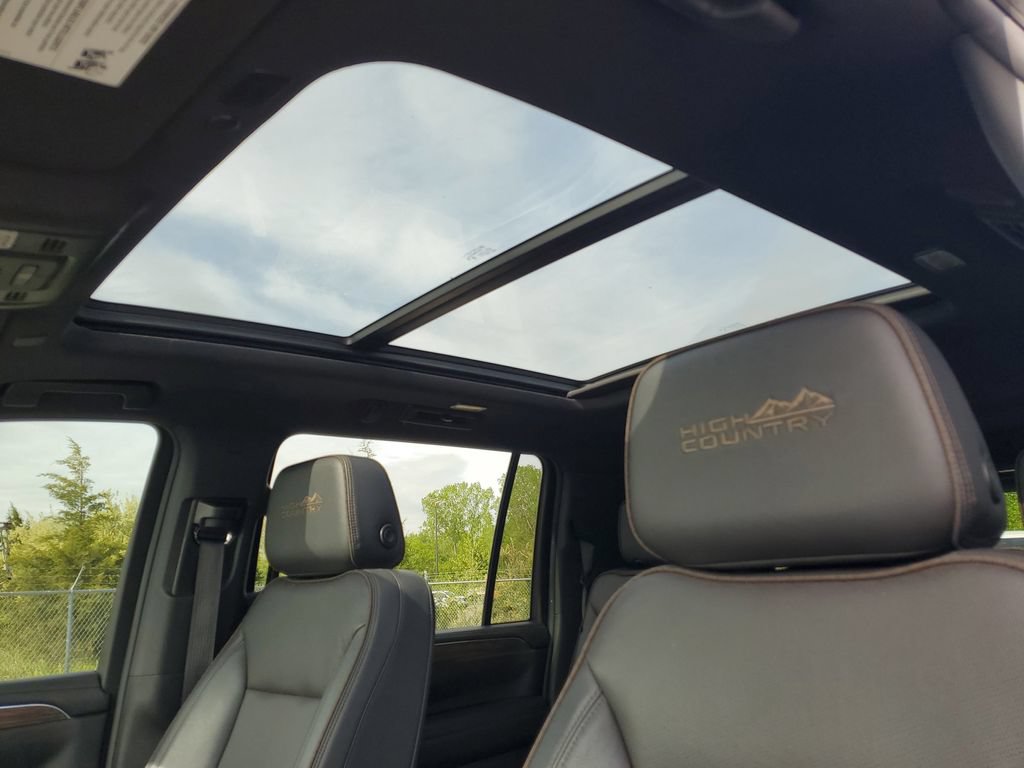 Certified 2023 Chevrolet Suburban High Country AWD/4WD image 7