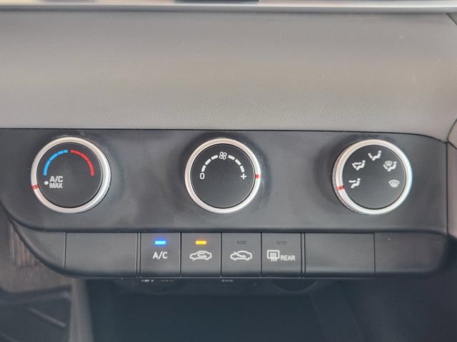 Used 2025 Hyundai Elantra SE FWD image 17