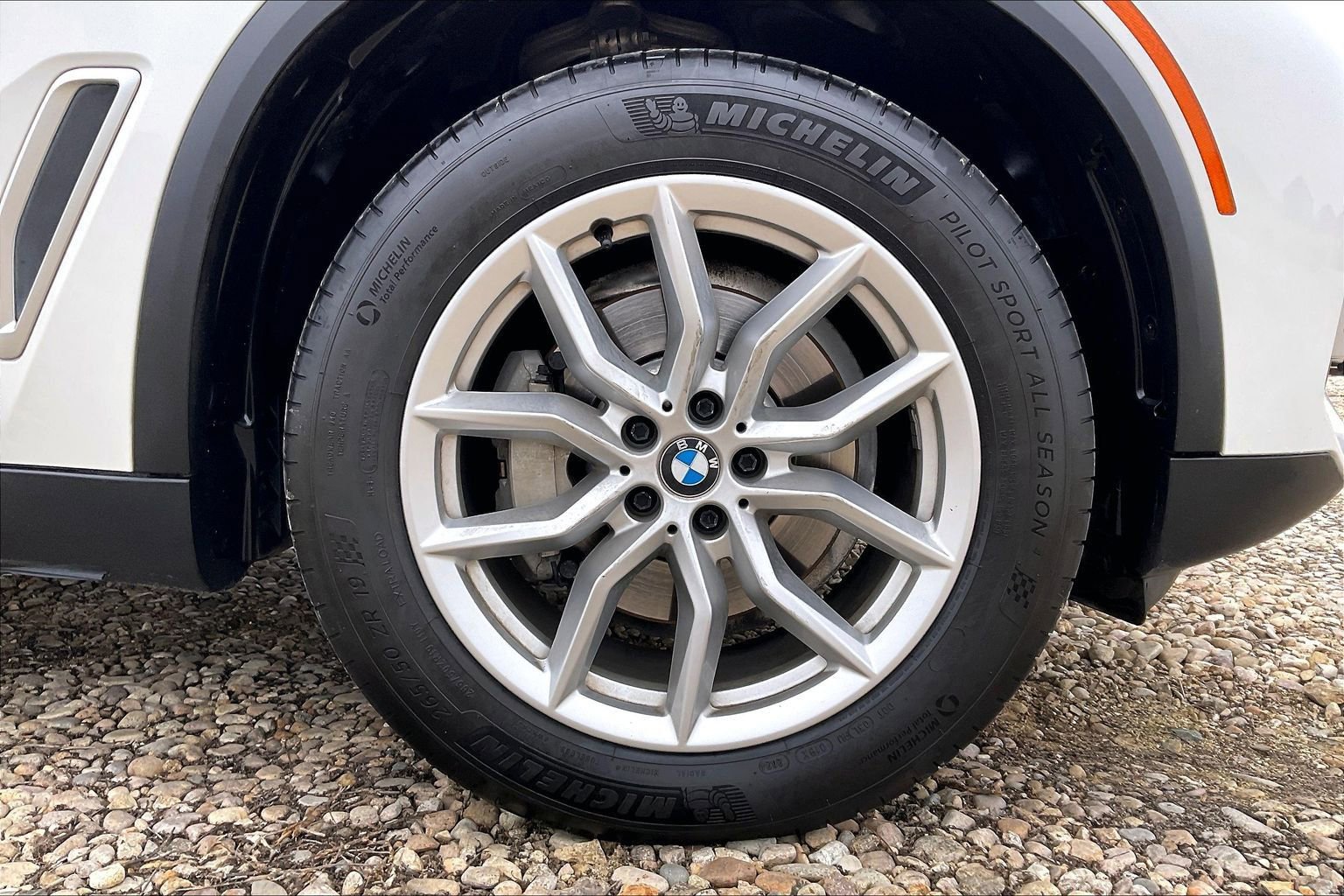 Used 2020 BMW X5 xDrive40i w/ Premium Package image 23