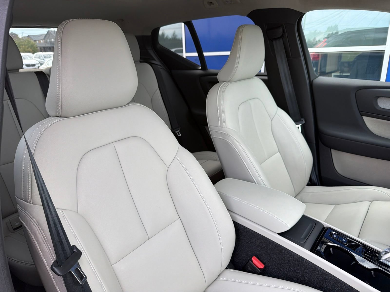 Used 2025 Volvo XC40 B5 Ultra AWD/4WD image 26