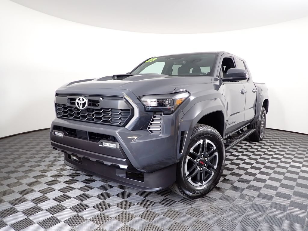 Used 2025 Toyota Tacoma TRD Sport AWD/4WD image 2