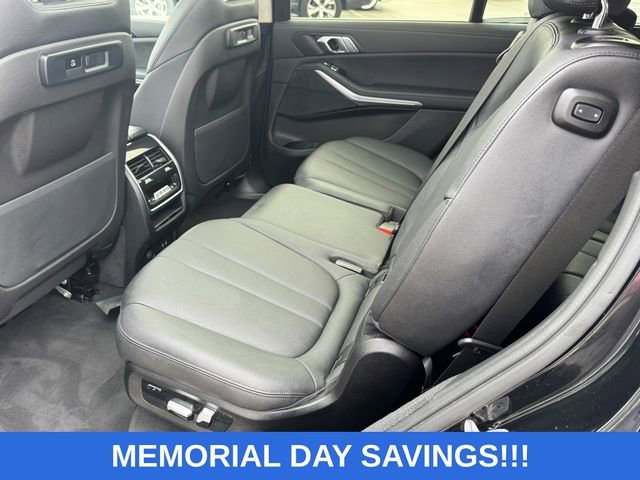 Used 2022 BMW X7 xDrive40i w/ Premium Package AWD/4WD image 16