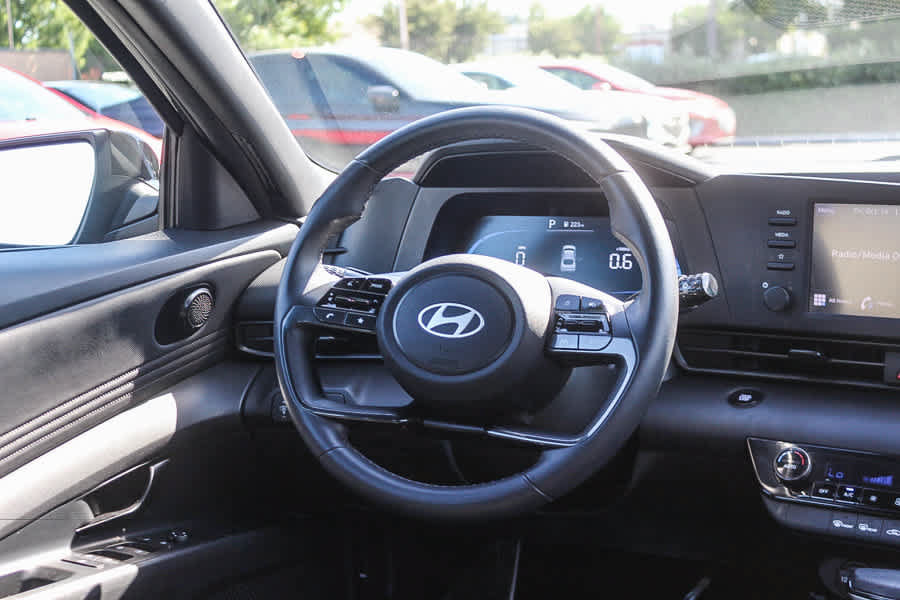 Certified 2025 Hyundai Elantra SEL FWD image 19