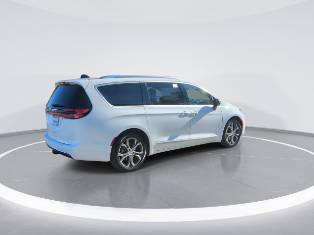 New 2026 Chrysler Pacifica Pinnacle w/ Trailer Tow Group FWD image 8