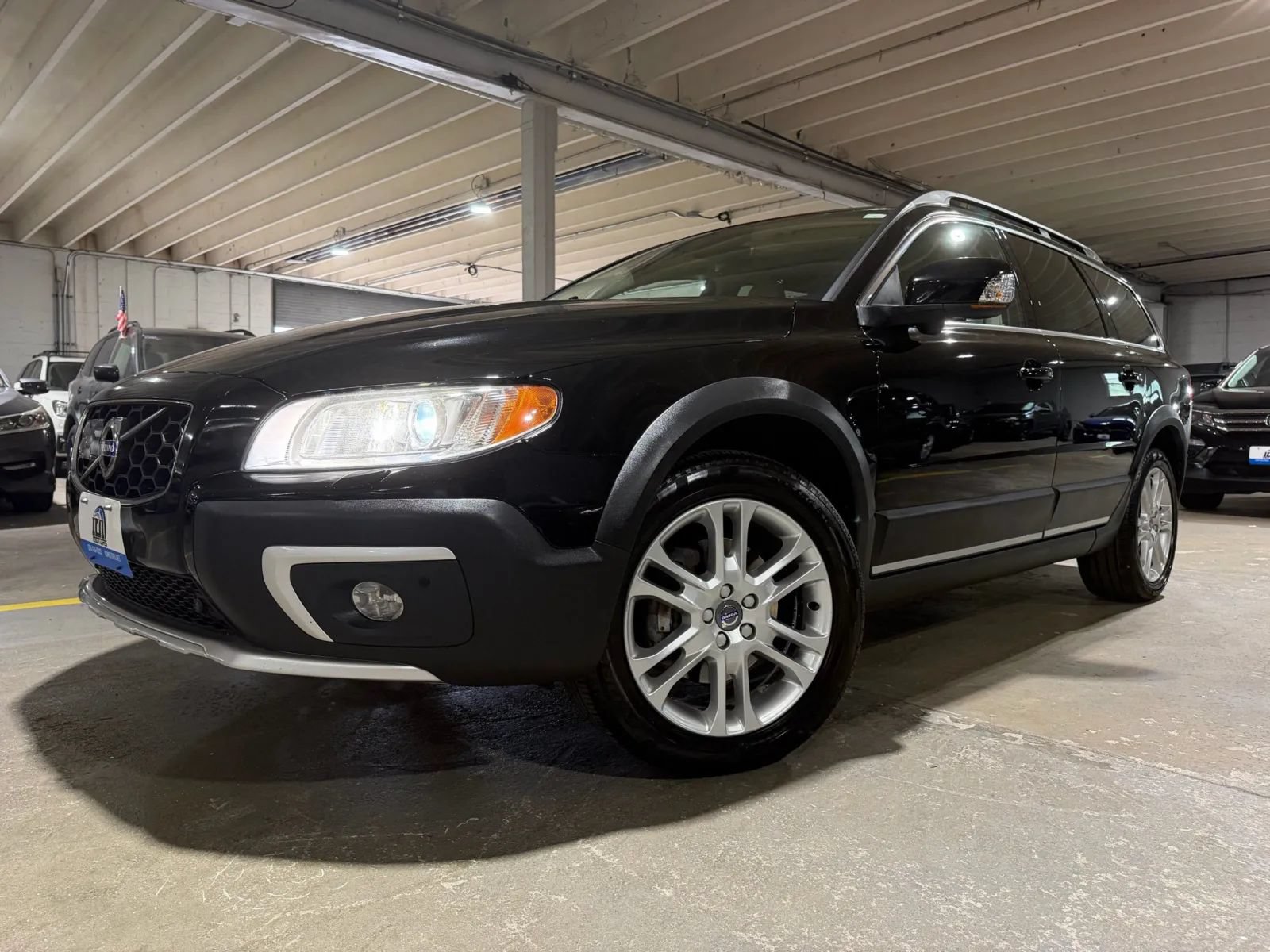 Used 2016 Volvo XC70 T5 Platinum w/ Climate Package AWD/4WD image 2