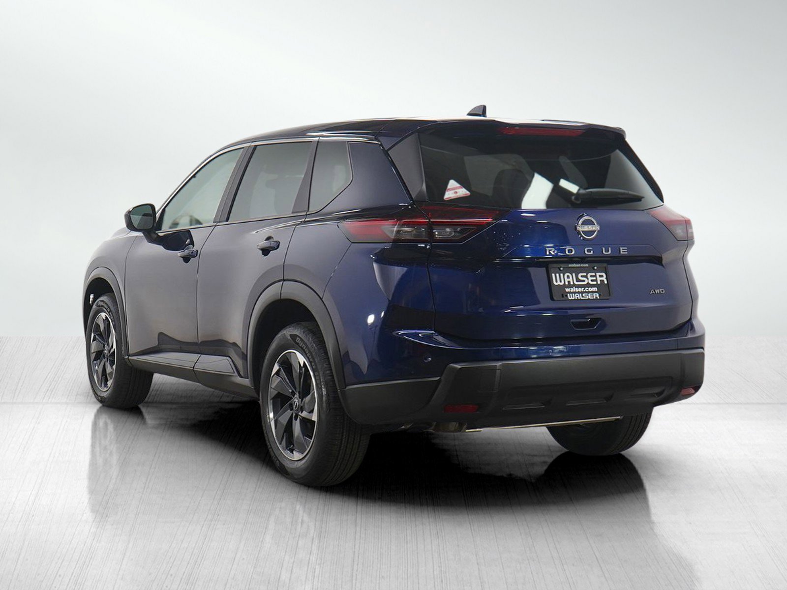 Used 2025 Nissan Rogue SV image 3