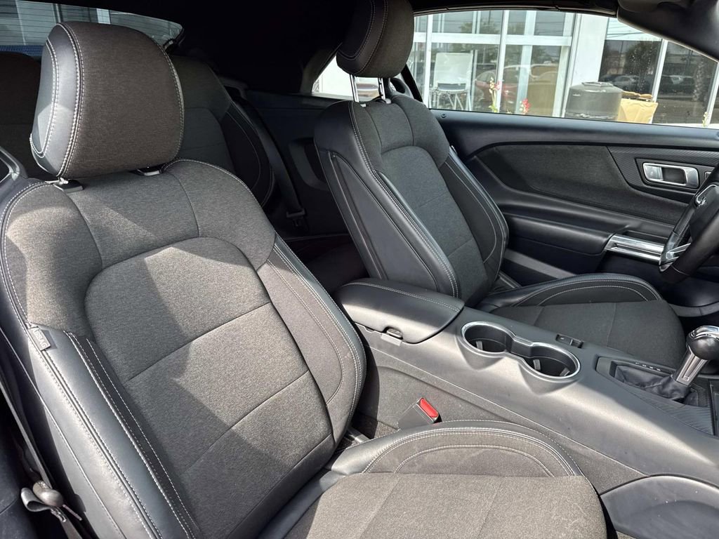 Used 2024 Ford Mustang Convertible image 3