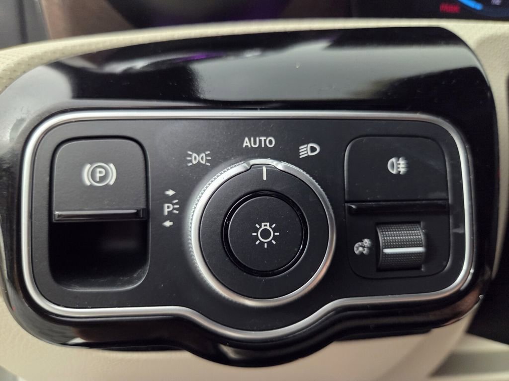 Used 2023 Mercedes-Benz CLA 250 4MATIC w/ Premium Package image 22