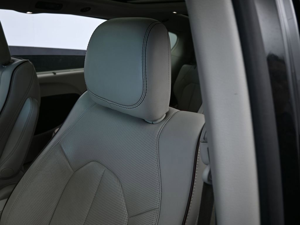 Used 2019 Chrysler Pacifica Limited image 17
