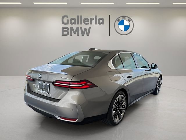 Used 2025 BMW 530i w/ Premium Package image 6