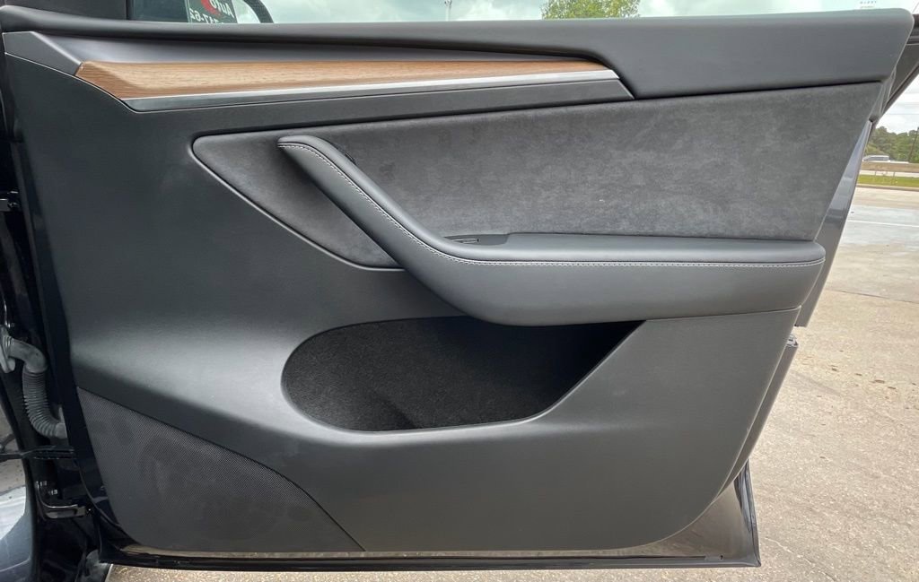 Used 2024 Tesla Model Y Long Range image 38