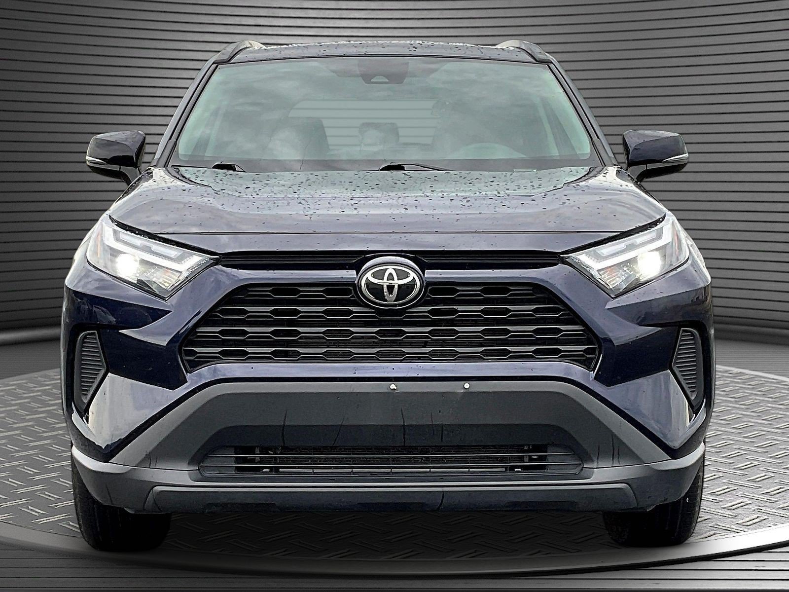 Used 2025 Toyota RAV4 XLE AWD/4WD image 2