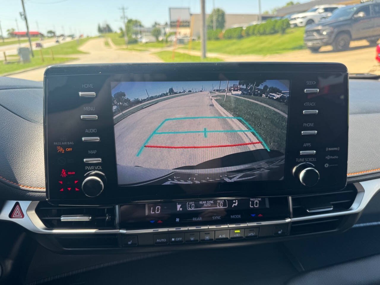 Used 2021 Toyota Sienna XSE FWD image 19
