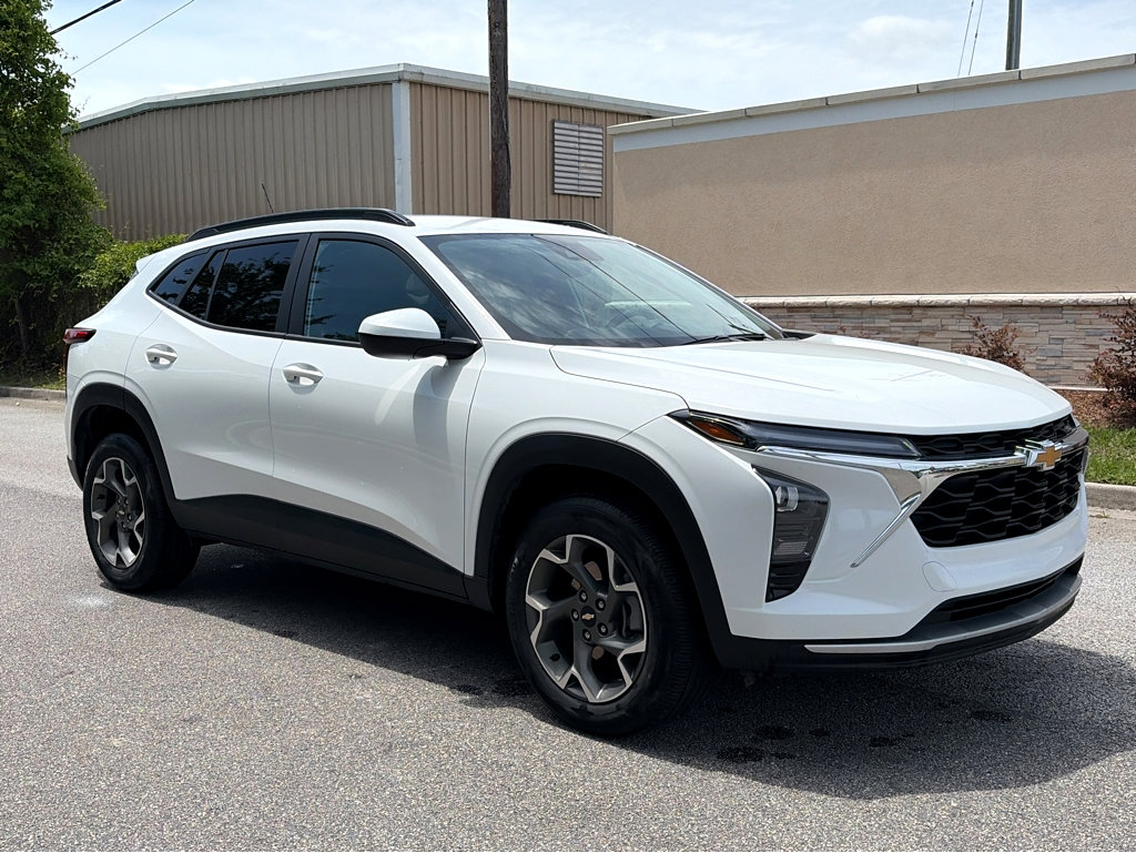 Used 2025 Chevrolet Trax LT FWD image 30
