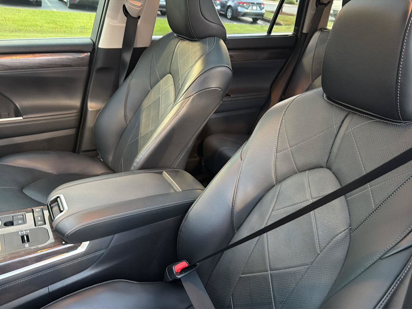 Used 2022 Toyota Highlander Platinum FWD image 32