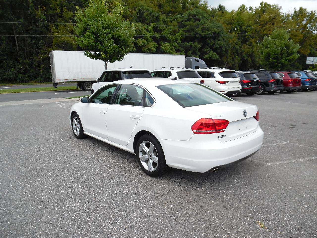 Used 2013 Volkswagen Passat 2.5 SE FWD image 3