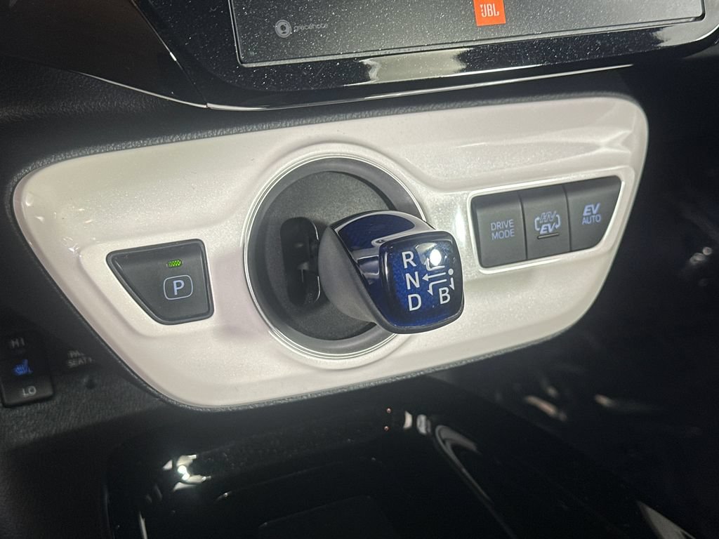 Used 2017 Toyota Prius Prime Advanced FWD image 30