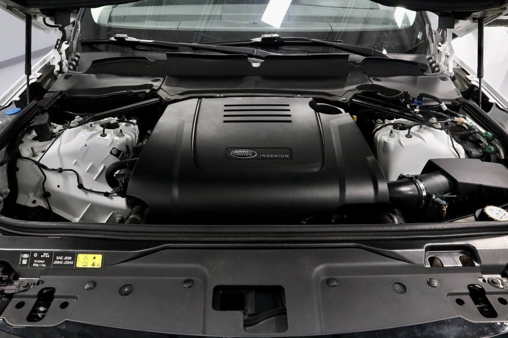 Used 2024 Land Rover Discovery S image 17