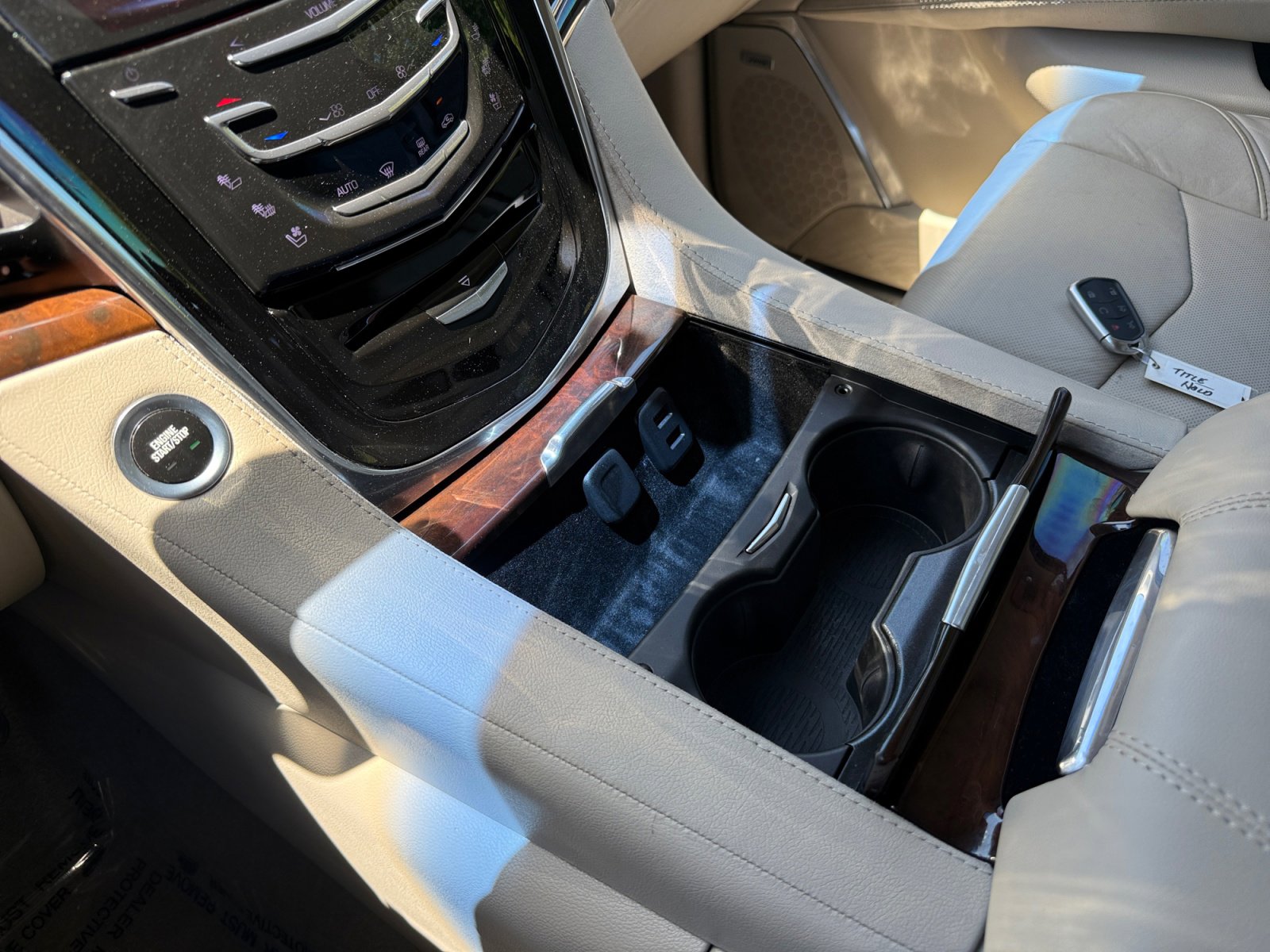 Used 2017 Cadillac Escalade Luxury AWD/4WD image 13