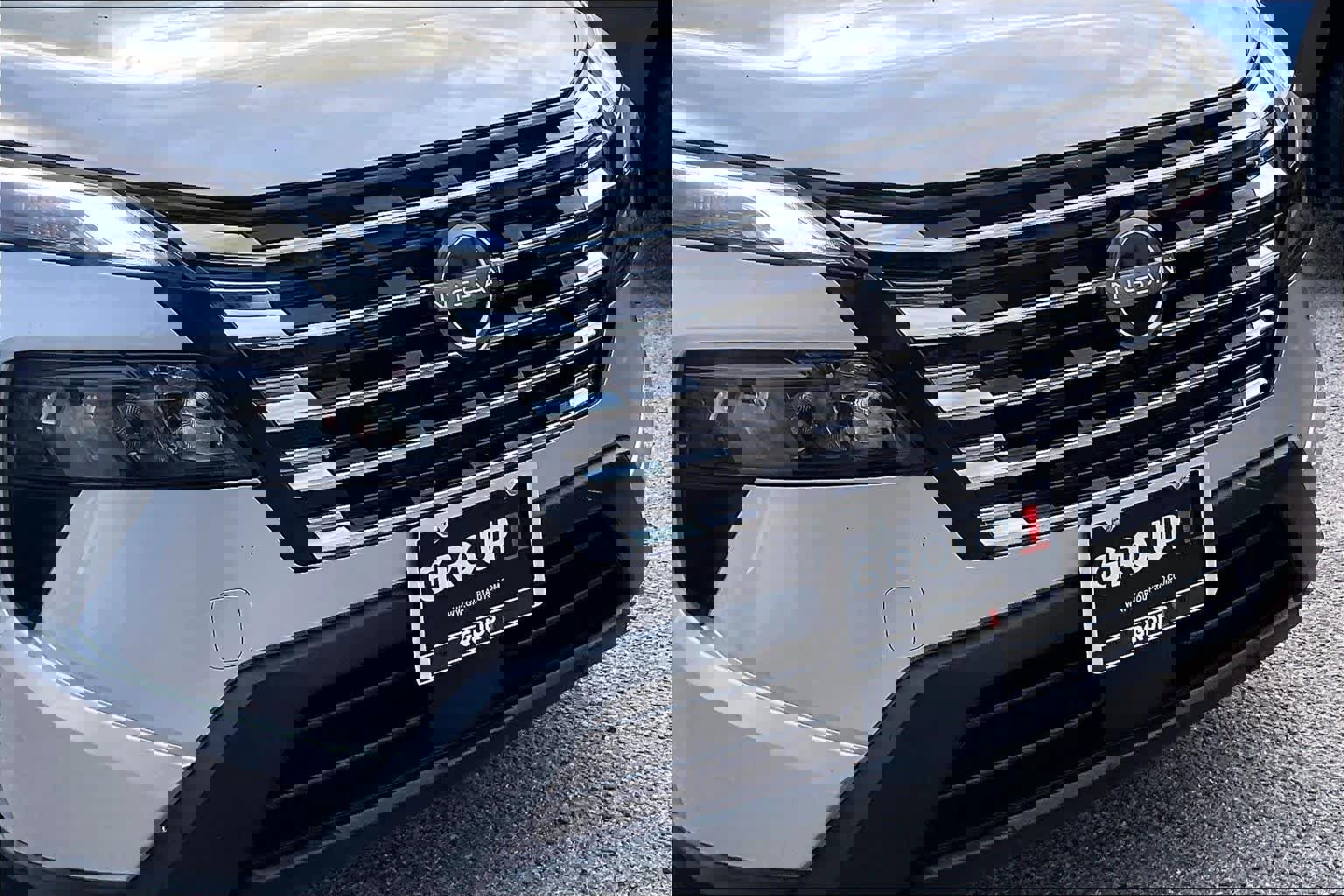 Used 2025 Nissan Rogue SV image 29