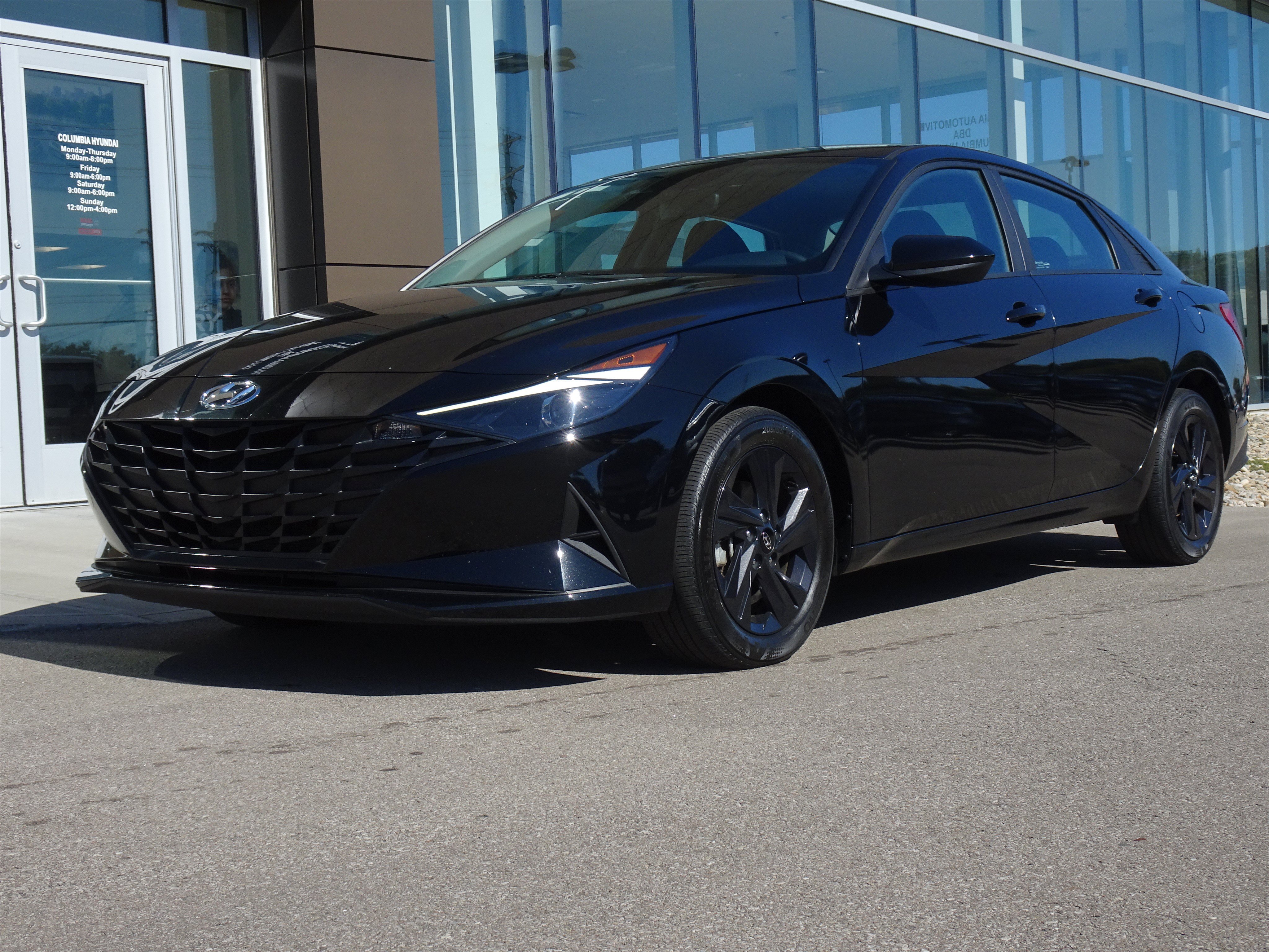 Used 2023 Hyundai Elantra SEL w/ Cargo Package FWD image 1