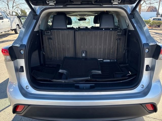 Used 2022 Toyota Highlander XLE image 25