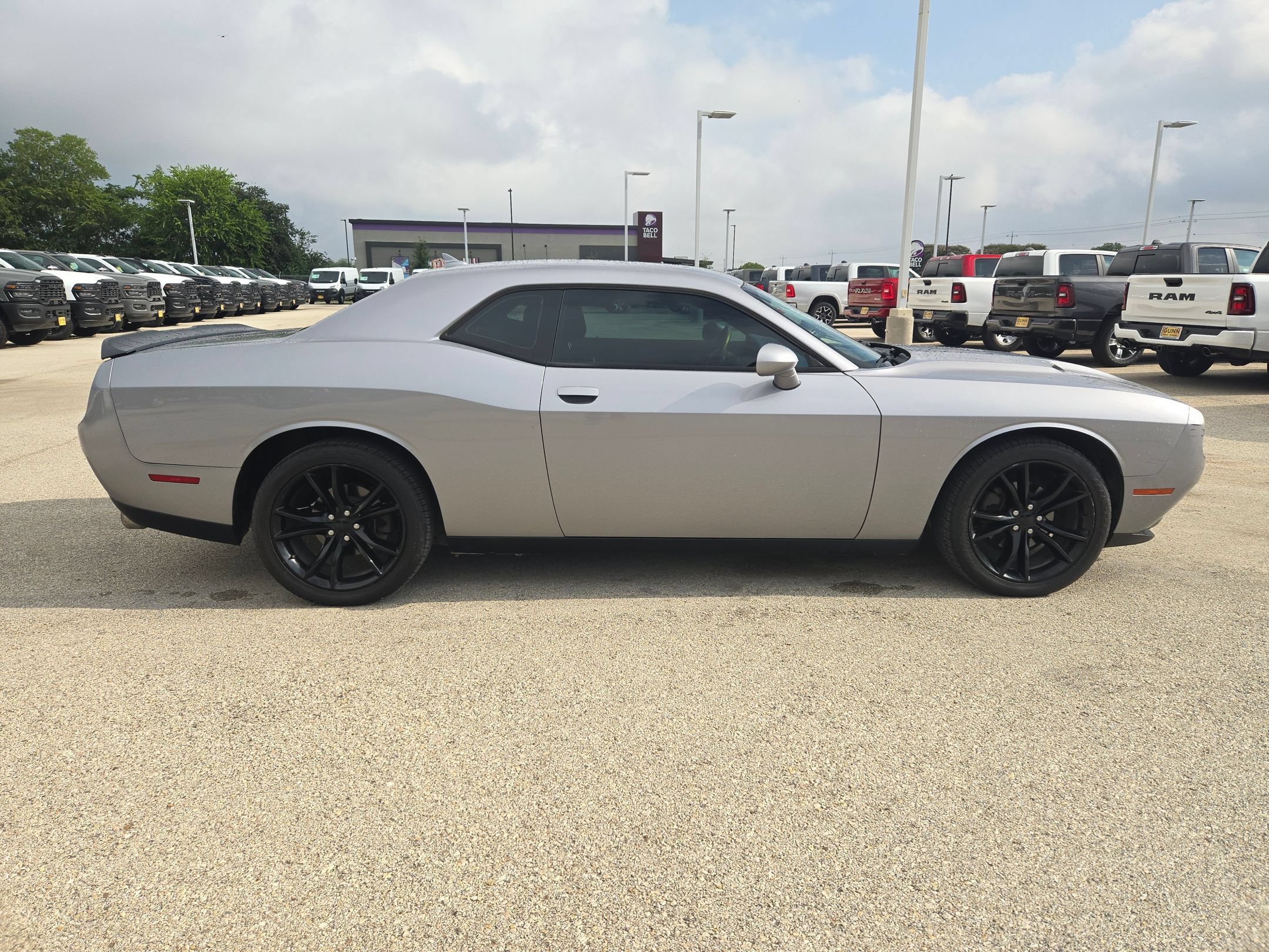 Used 2016 Dodge Challenger SXT w/ Blacktop Package RWD image 2