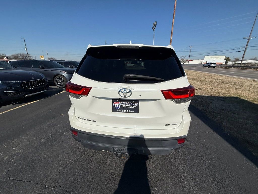 Used 2017 Toyota Highlander SE image 4