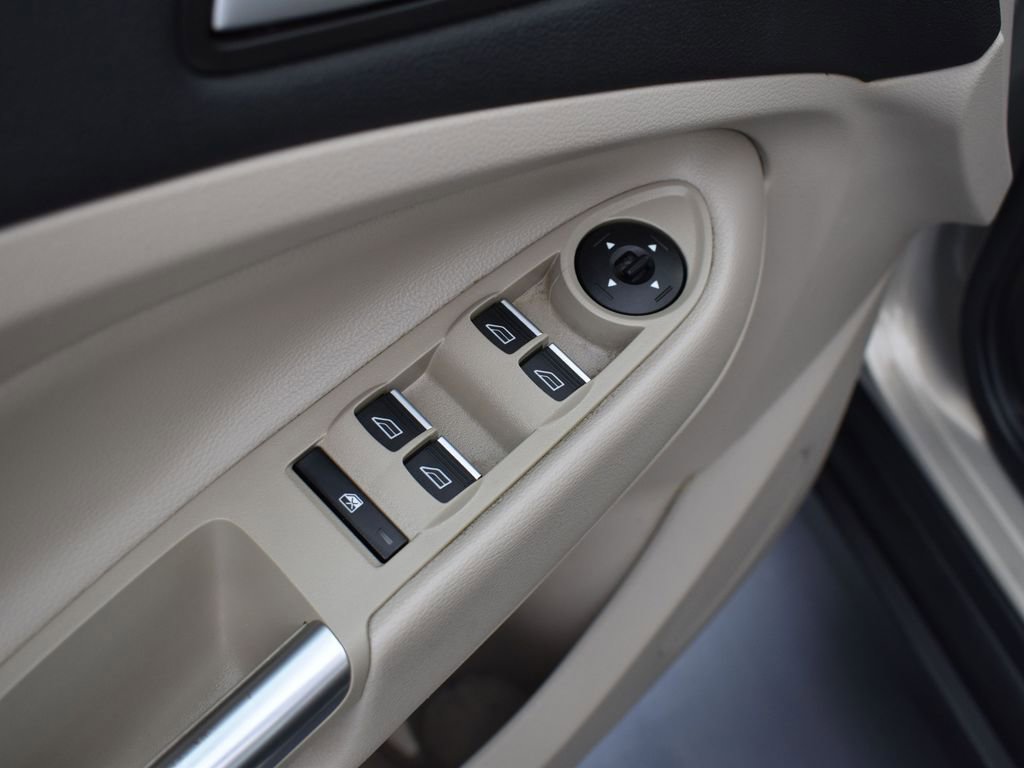 Used 2016 Ford C-MAX Energi SEL image 9