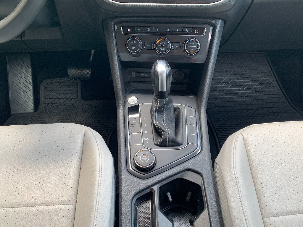 Used 2021 Volkswagen Tiguan SE AWD/4WD image 21