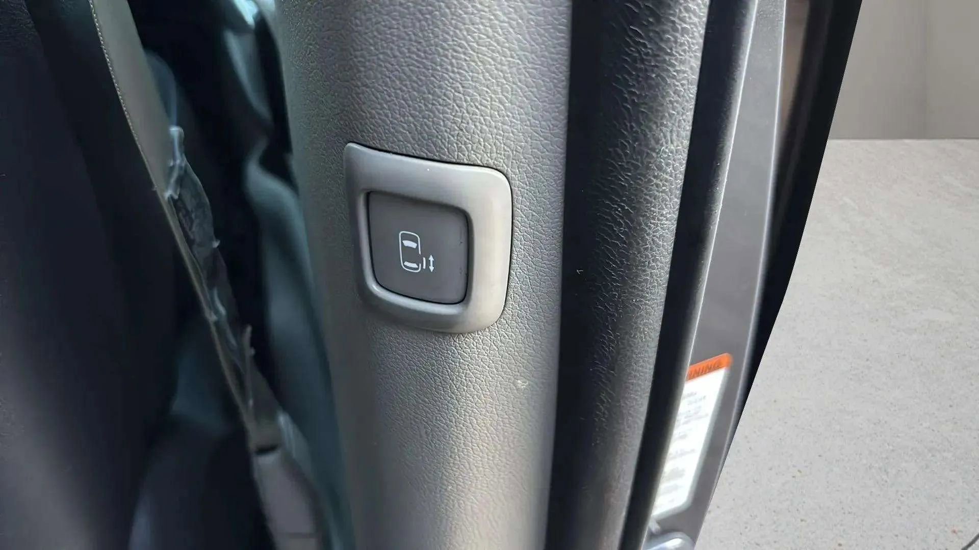 Used 2015 Kia Sedona SX image 23