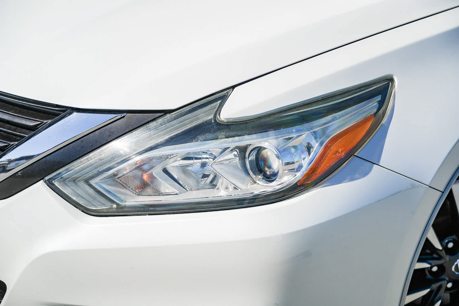 Used 2016 Nissan Altima 2.5 SV w/ Convenience Package FWD image 2