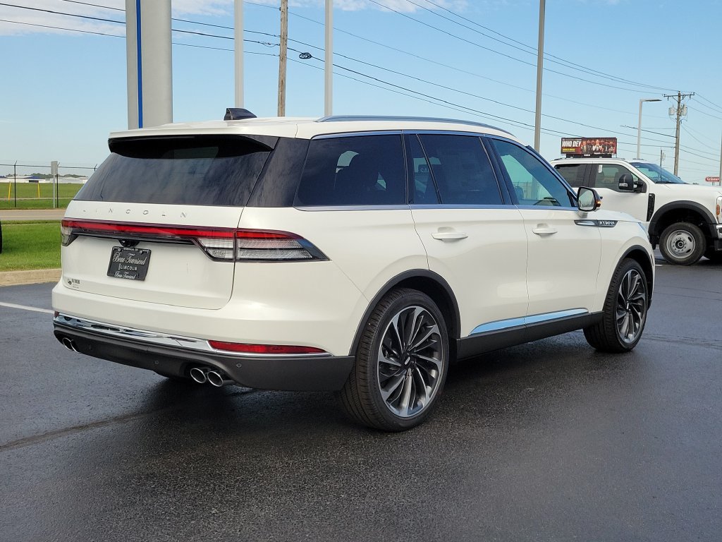 New 2027 Lincoln Aviator Reserve AWD/4WD image 4